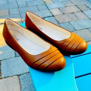 CLIFFS BY WHITE MOUNTAIN women's Clara Ballet Flat Shoes Size 7 Cognac/Burnished